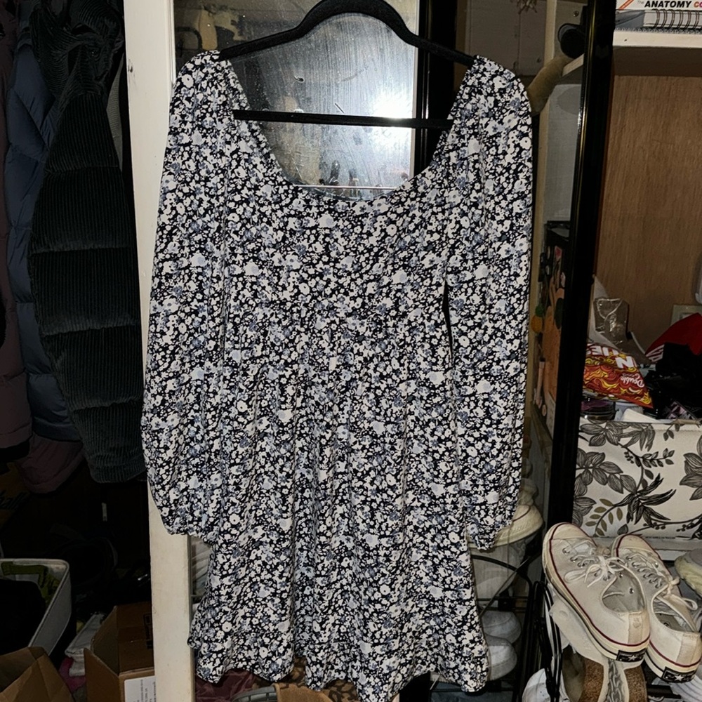 NWT Abercrombie Babydoll blue and navy floral dress. Size small Tall.